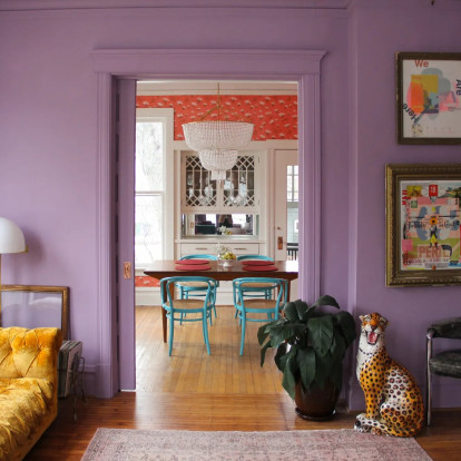 Peek-a-boo paint theory: Η διακοσμητική τάση που φέρνει το χρώμα σε απρόσμενα σημεία