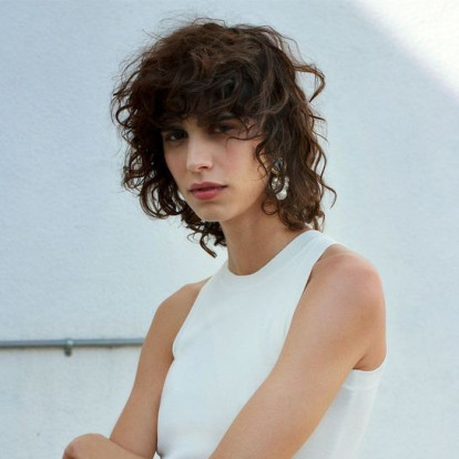 Έχετε μαλλιά μεσαίου μήκους και δεν ξέρετε τι να τα κάνετε; Αυτά τα κουρέματα θα σας δώσουν την έμπνευση που χρειάζεστε