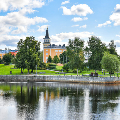 Ποιες είναι οι 10 πιο ευτυχισμένες χώρες στον κόσμο, σύμφωνα με το περιοδικό Forbes;