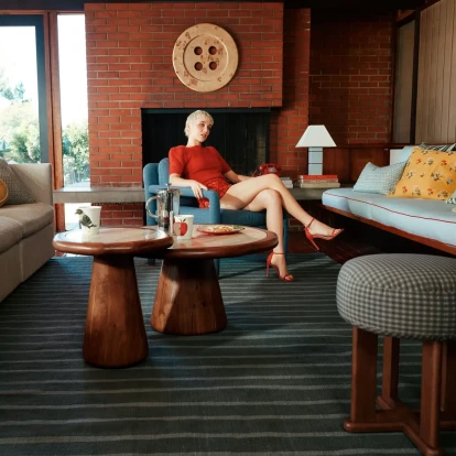 Η Emma Chamberlain μας ξεναγεί στο σπίτι της και μας φανερώνει την αισθητική της Gen Z