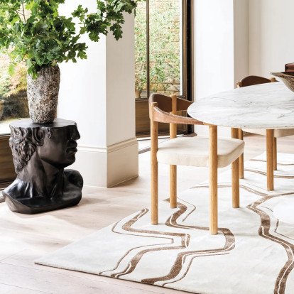 Τα απαραίτητα βήματα για να καθαρίσετε σωστά τα χαλιά σας πριν τα αποθηκεύσετε για το καλοκαίρι