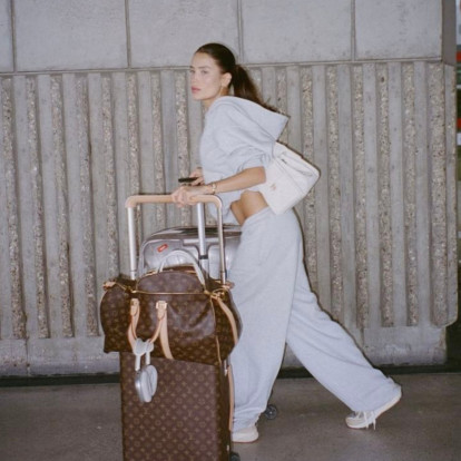 In-flight skincare: Τι χρειάζεται πραγματικά η επιδερμίδα μας σε μία πτήση;