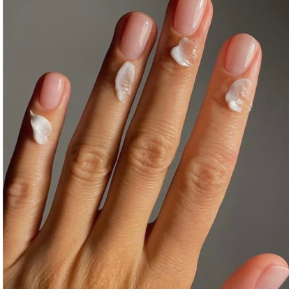 Πώς να «σώσετε» μόνες σας ένα σπασμένο νύχι με τον πιο εύκολο τρόπο;