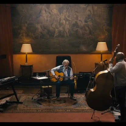 Ο Eric Clapton σε μια ζεστή ερμηνεία του “Layla”