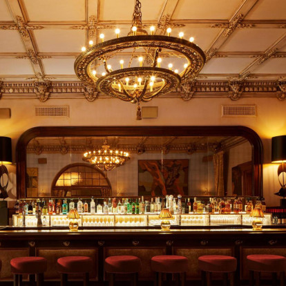 Chelsea Hotel: Η νέα έκθεση με τις χαμένες φωτογραφίες που αναβιώνουν έναν μύθο