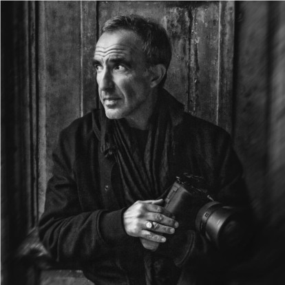 Les Grands Âges: Ο Νίκος Αλιάγας σε συνεργασία με τον Samuel Pavard παρουσιάζουν μια τρυφερή έκθεση φωτογραφίας στο Παρίσι, αφιερωμένη στο αποτύπωμα που αφήνει ο χρόνος στον άνθρωπο