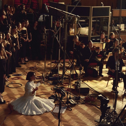 Η RAYE σε μια εκπληκτική ερμηνεία του “I Know You’re Hurting”