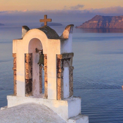 Τα ελληνικά νησιά που μετατρέπουν το Πάσχα σε εμπειρία ζωής με τα μοναδικά τους έθιμα