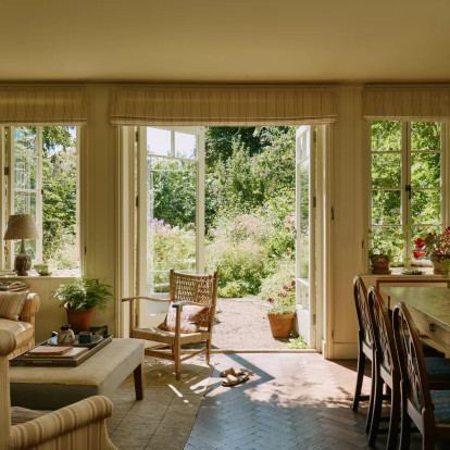 Ένα αυθεντικό cottage στο Richmond που αποθεώνει το vintage design και τη φυσική αρμονία