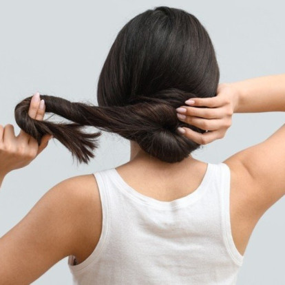 Χάνετε τα μαλλιά σας λόγω stress; Τι μπορείτε να κάνετε σε αυτή την περίπτωση