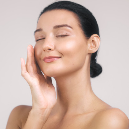 Οι αλλαγές που πρέπει να κάνετε στη skincare ρουτίνα σας για ένα πετυχημένο winter-to-spring detox