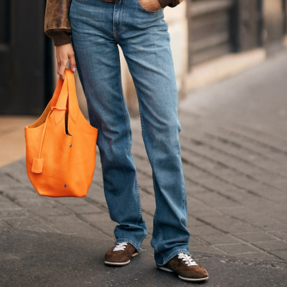 Τα sneakers που ταιριάζουν απόλυτα με τα denim pants