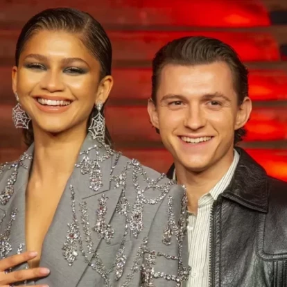 Tο love bombing απέχει πολύ από τον πραγματικό έρωτα κι εξηγούμε το γιατί