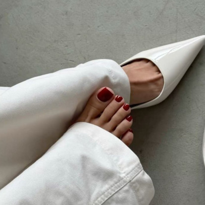 It's Pedi Season: Ξεχωρίσαμε τα καλύτερα σχέδια πεντικιούρ που βλέπουμε ήδη παντού