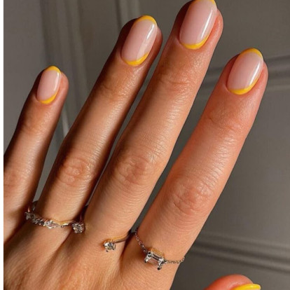 Τα Aperol Spritz Nails είναι η τέλεια αφορμή για να δοκιμάσετε ένα πιο τολμηρό χρώμα