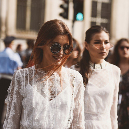 Τα μόνα σχέδια που φοράνε τα cool κορίτσια της μόδας τώρα