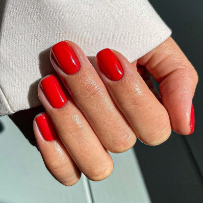 Λατρεύετε το κόκκινο μανικιούρ; Οι αποχρώσεις που πρέπει να δοκιμάσετε