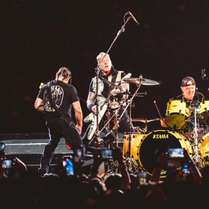 Οι Metallica «κατέλαβαν» την Αθήνα και το ΟΑΚΑ μετατράπηκε σε ναό της metal με πάνω από 80.000 θεατές