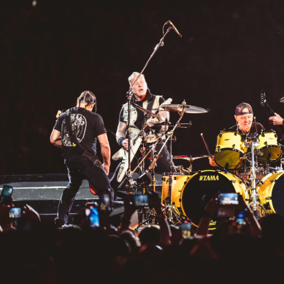 Οι Metallica «κατέλαβαν» την Αθήνα και το ΟΑΚΑ μετατράπηκε σε ναό της metal με πάνω από 80.000 θεατές