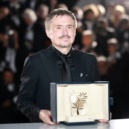 Cannes Film Festival: Στον Cristian Mungiu ο Χρυσός Φοίνικας - Τα highlights της τελετής λήξης και οι πιο λαμπερές εμφανίσεις