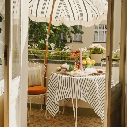 Summer Days: Ο απόλυτος οδηγός για να καθαρίσετε και να οργανώσετε σωστά το μπαλκόνι σας μετά τον χειμώνα