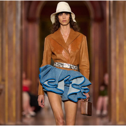 Louis Vuitton Cruise 2027: Ο Nicolas Ghesquière μετέτρεψε τη μόδα σε καλλιτεχνική δήλωση