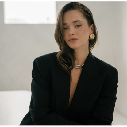 Helmet Hair: Ποιο hairstyle είναι πιο πρακτικό και chic από το slick back bun;