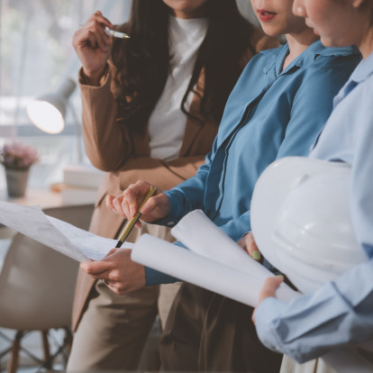 Career Minimalism: Η τάση που αλλάζει τον τρόπο που αντιλαμβανόμαστε την επιτυχία, την εργασία και την προσωπική ισορροπία