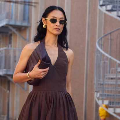 Τα flare dresses που κολακεύουν τη σιλουέτα σας και δεν θα μπορείτε να αποχωριστείτε