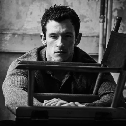 Ο Callum Turner μοιράζεται τις πρώτες του εμπειρίες από το Hollywood, αναπολώντας τις στιγμές που τον διαμόρφωσαν
