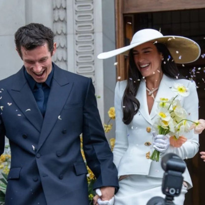 Η Dua Lipa παντρεύτηκε τον Callum Turner σε μια τελετή-έκπληξη στο Λονδίνο