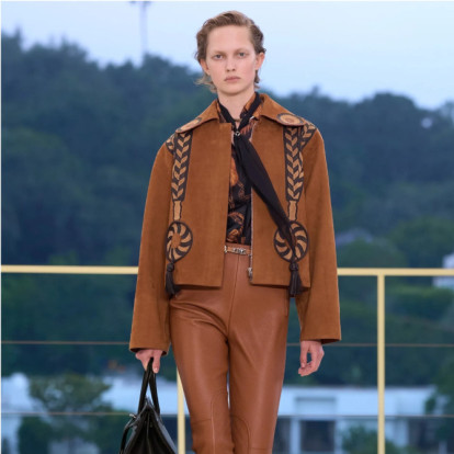 Hermès FW26 Chapter Two: Η Nadège Vanhée-Cybulski μεταφέρει το όραμά της στο κινηματογραφικό σκηνικό του Λος Άντζελες