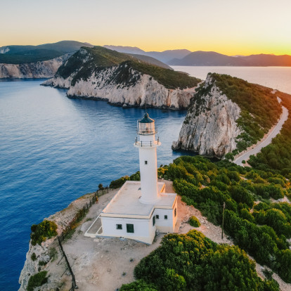 Από τις Κυκλάδες μέχρι τα Δωδεκάνησα, δείτε ποια είναι τα νησιά που προτείνει η Le Figaro για ήρεμες διακοπές