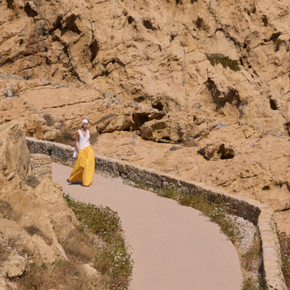 Jacquemus SS27: Η Κορσική μετατρέπεται στο μαγικό σκηνικό της νέας συλλογής “Le Bonheur”