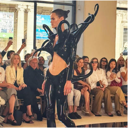 Paris Couture Week F/W '26: Ο Daniel Roseberry μας προτρέπει να κάνουμε το άλμα στο άγνωστο