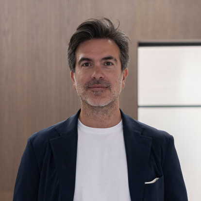 Face to Face με τον Στράτο Xατζηιωαννίδη: «Η τέχνη φορμάρει τον άνθρωπο και πορεύεται μαζί του από την εποχή των τοιχογραφιών»