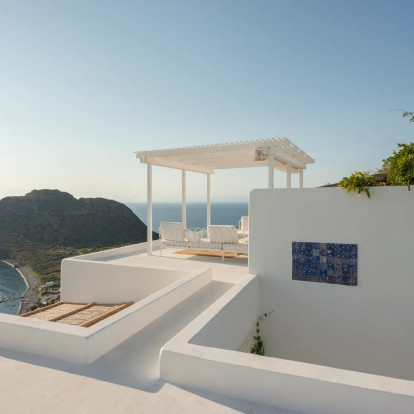 Οι εύκολοι τρόποι για να ανανεώσετε τη βεράντα σας μέσα σε ένα Σαββατοκύριακο