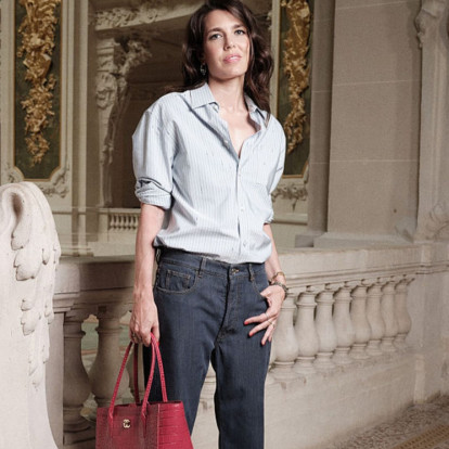 Casual chic στο Grand Palais: To look της Charlotte Casiraghi γίνεται το απόλυτο fashion inspo μας