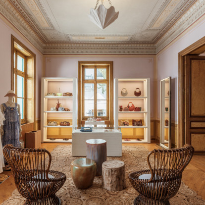 Η Kalogirou εγκαινιάζει το νέο concept store της στη Μύκονο, δίνοντας ζωή στην ιστορική Οικία Βενιέρη