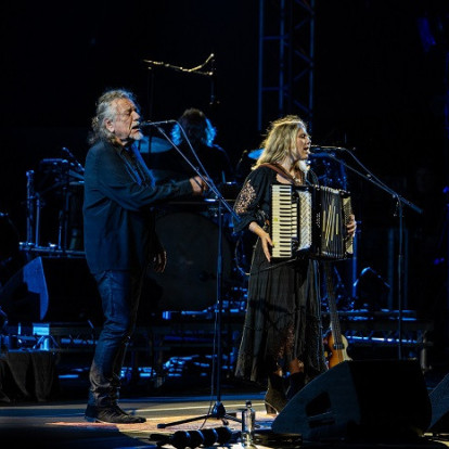 Μάγεψε το κοινό ο Robert Plant στην πρεμιέρα του Sani Festival 2026