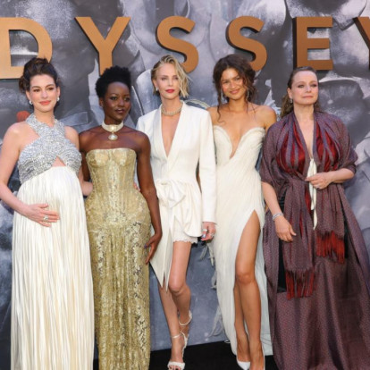 Zendaya, Theron, Hathaway: Θυμίζουν αρχαίες ελληνίδες θέες στην πρεμιέρα της «Οδύσσειας» στη Νέα Υόρκη