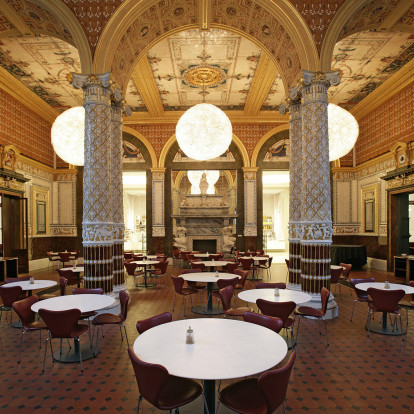 Τα 6+1 πιο εντυπωσιακά museum cafés στον κόσμο όπου η αρχιτεκτονική συναντά την τέχνη και τη γαστρονομία