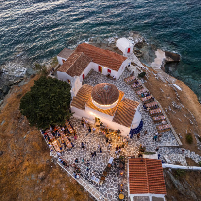 Το 12ο Cycladic Young Patrons Summer Weekend ανέδειξε την αυθεντική πλευρά της Κύθνου