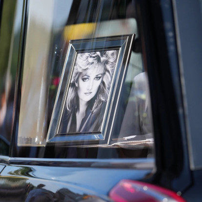 Το τελευταίο «αντίο» στη Bonnie Tyler: Κόσμος, μουσική και συγκίνηση για τη θρυλική φωνή της Ουαλίας