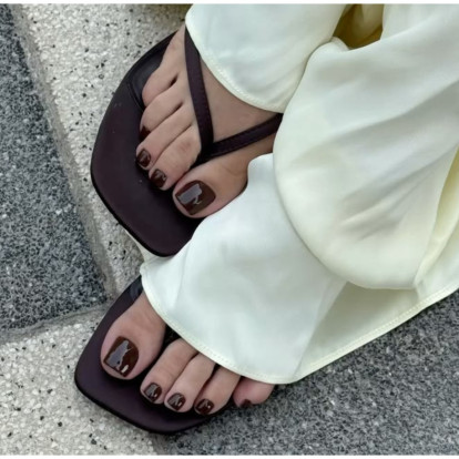 5 αποχρώσεις pedicure που πρέπει να δοκιμάσετε μέχρι το τέλος του καλοκαιριού