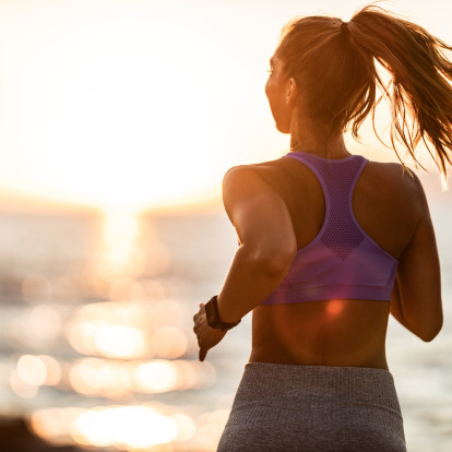 Τα workouts που υπόσχονται να σας κρατήσουν σε φόρμα ακόμη και στις διακοπές σας