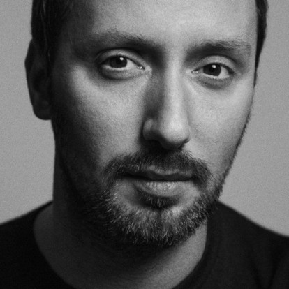Anthony Vaccarello: Το μεγάλο βραβείο και οι φήμες που τον θέλουν εκτός Saint Laurent