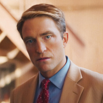 Ο Robert Pattinson μεταμορφώνεται στον πιο αμφιλεγόμενο τηλεοπτικό παρουσιαστή στη νέα του ταινία “Primetime”