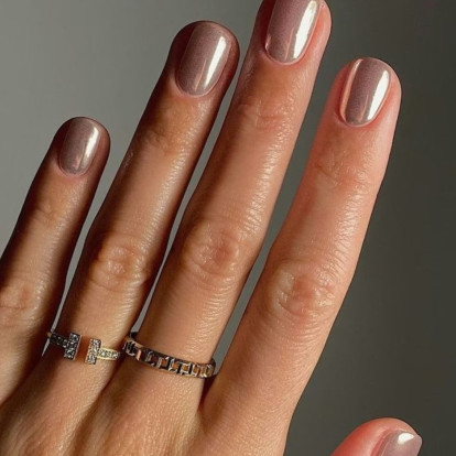 Brown nails are back: Οι πιο chic επιλογές που πρέπει να ζητήσετε στο επόμενο ραντεβού σας