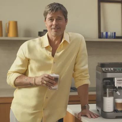 Ο Brad Pitt, ο καφές και οι 16 επικριτικοί συγκάτοικοι